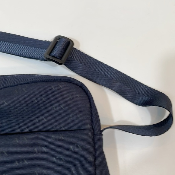 Armani Exchange Crossbody Bag NWOT Navy Small Logo Print - Picture 7 of 11